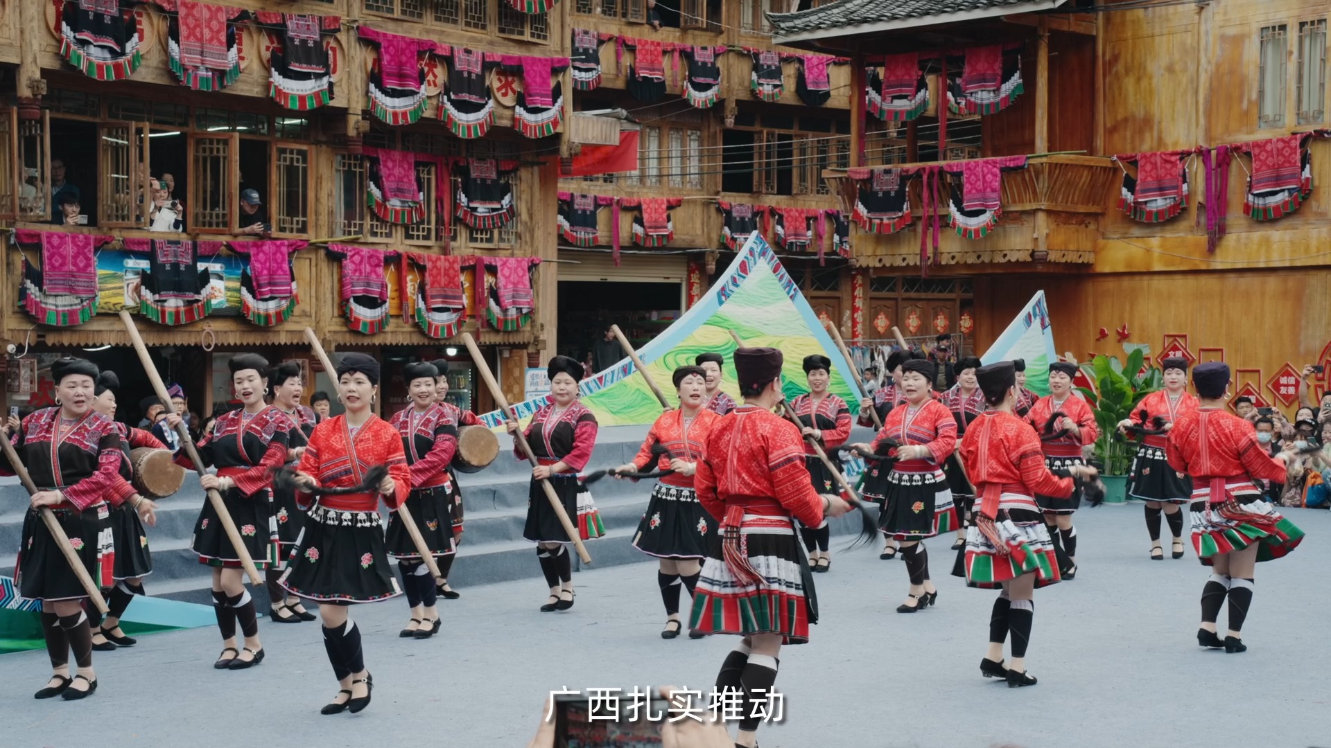 [图]01.铸牢共同体 中华一家亲--新征程上续写民族团结绚丽华章_前言