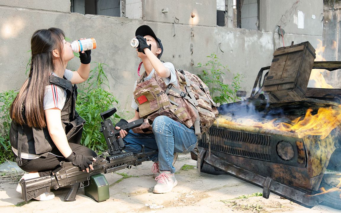 【圣逗事真人吃鸡】第151集-玩家吃鸡合伙用手雷自杀,只因没在游戏