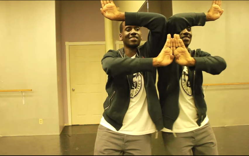 贴着镜子练埃及手kingtut也太有感觉了.