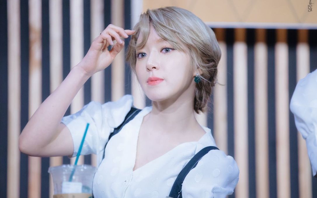 【4k修复】aoa朴草娥bing bing教科书式表情管理