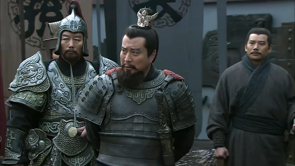 新三国:华雄上门挑衅,刘备却偷偷拦着关羽,太聪明