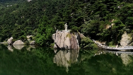 [图]天柱山最美的就是炼丹湖，神奇的湖水，一天景色各不同，每一种颜色，都是最绚丽的色彩。