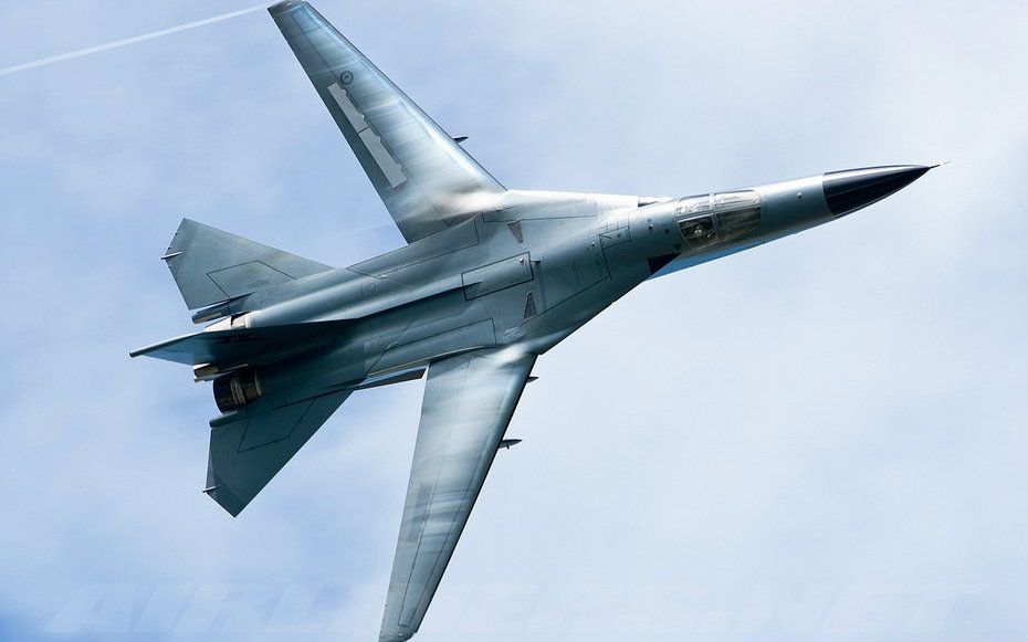 美帝f-111战斗轰炸机