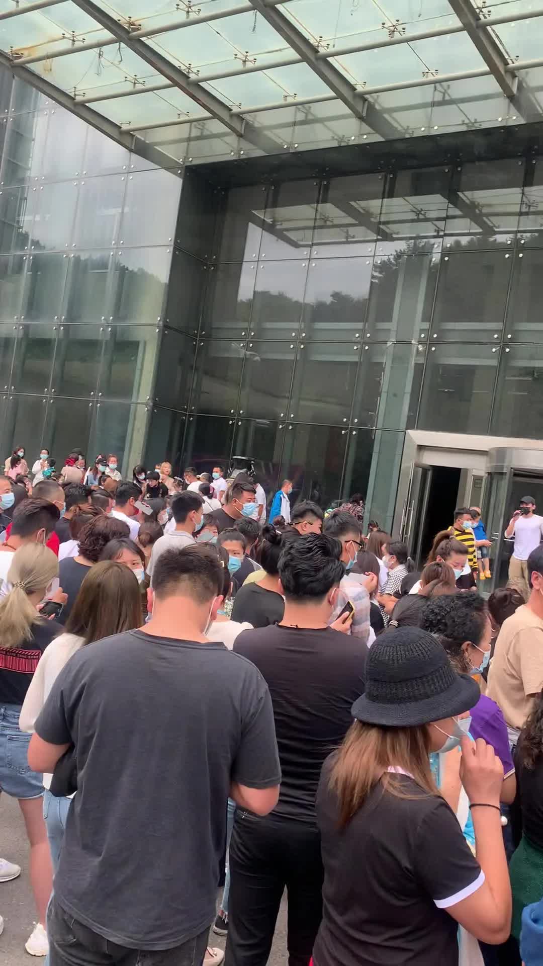 电影#洗白白在通化拍摄,群演核检现场