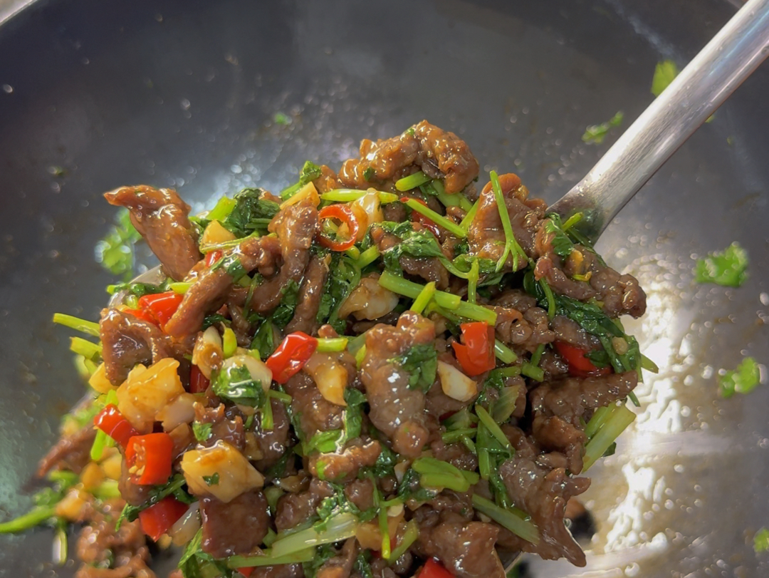 小炒黄牛肉这么做又香又嫩特别下饭,湖南经典下饭菜