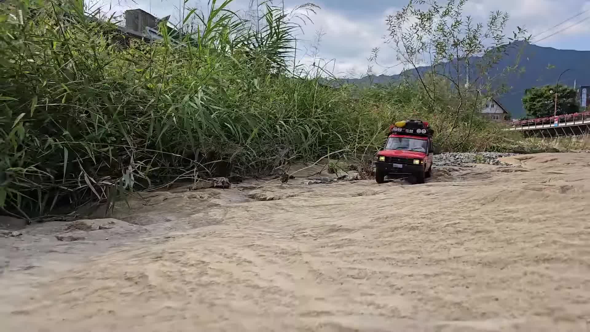 【搬运】 路虎发现1-g4 challenge creek rock crawling - axial scx