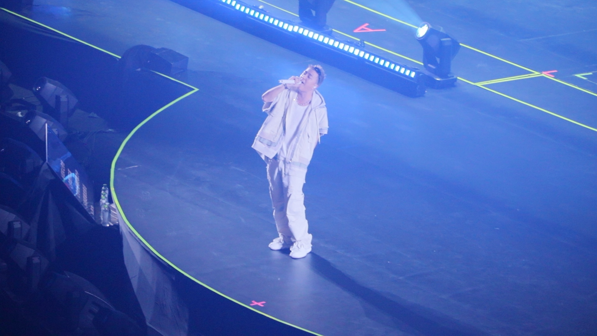 jony j《忘了没》"别忘了笑,别忘了幸福没法做比较.