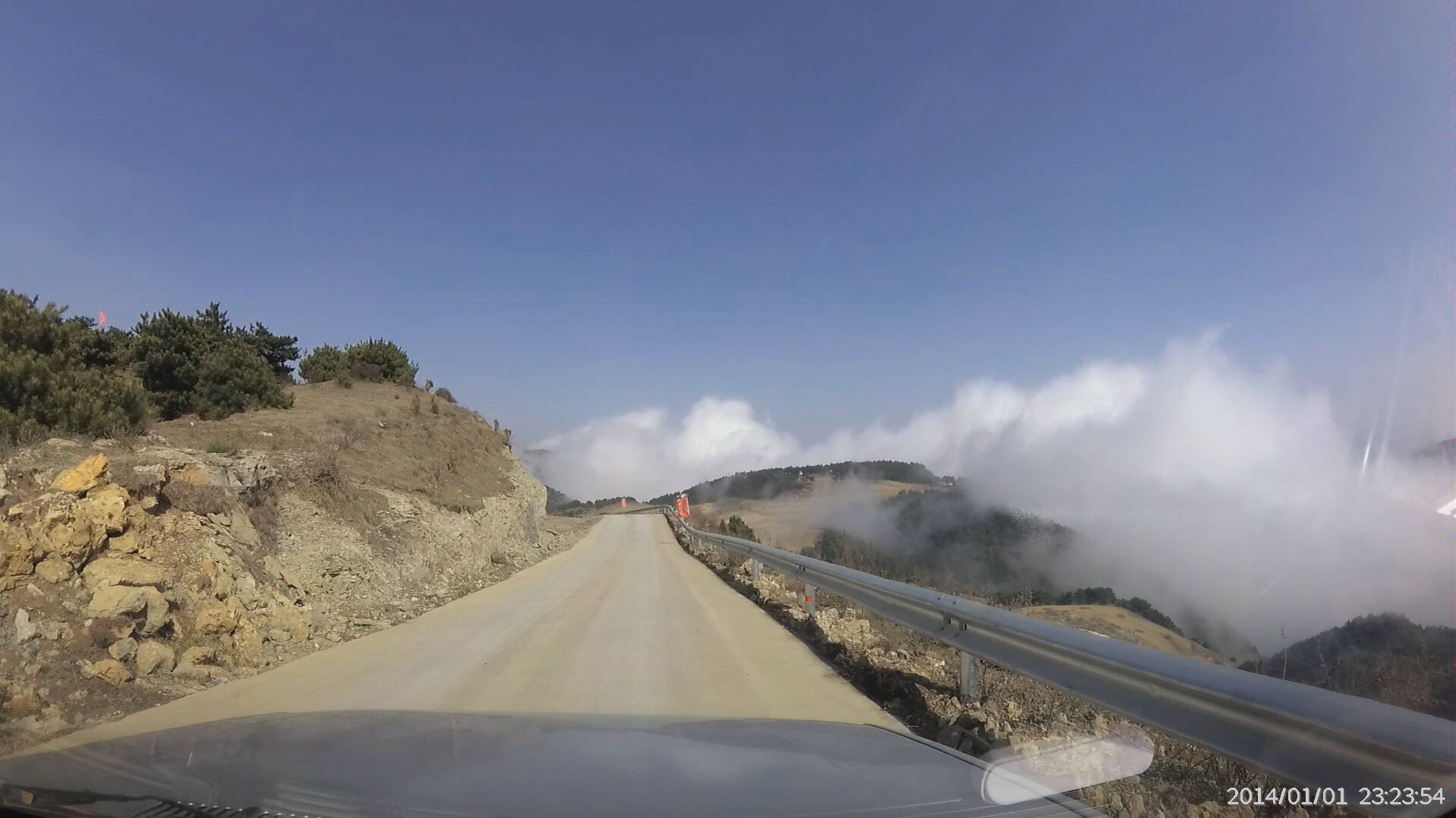 花壶线-小西天 路边的云雾