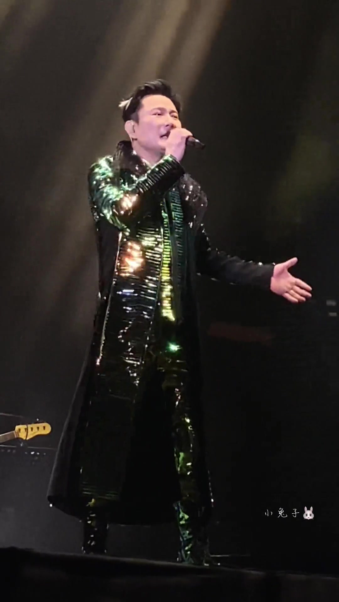 张信哲现场版live华语乐坛天花板开口跪一开口就是全场大合唱