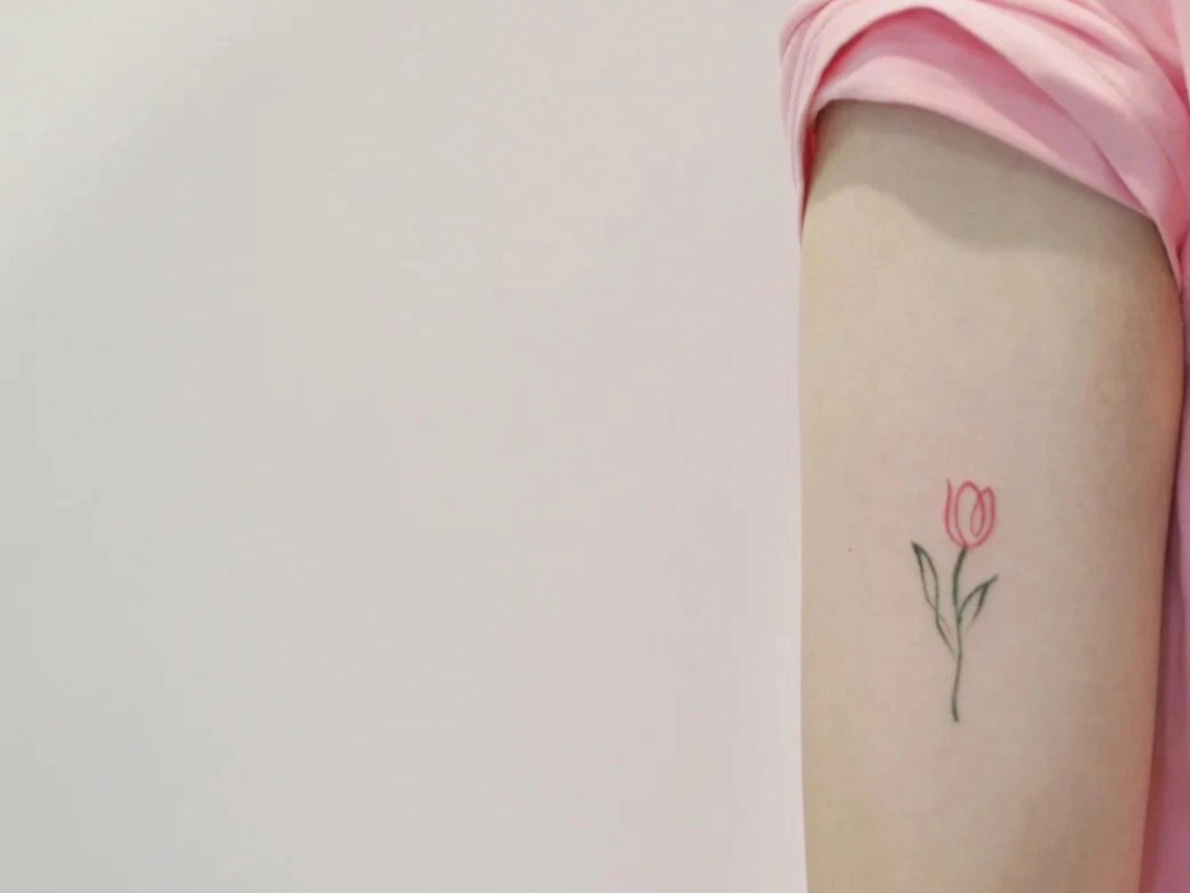 极简抽象线条纹身