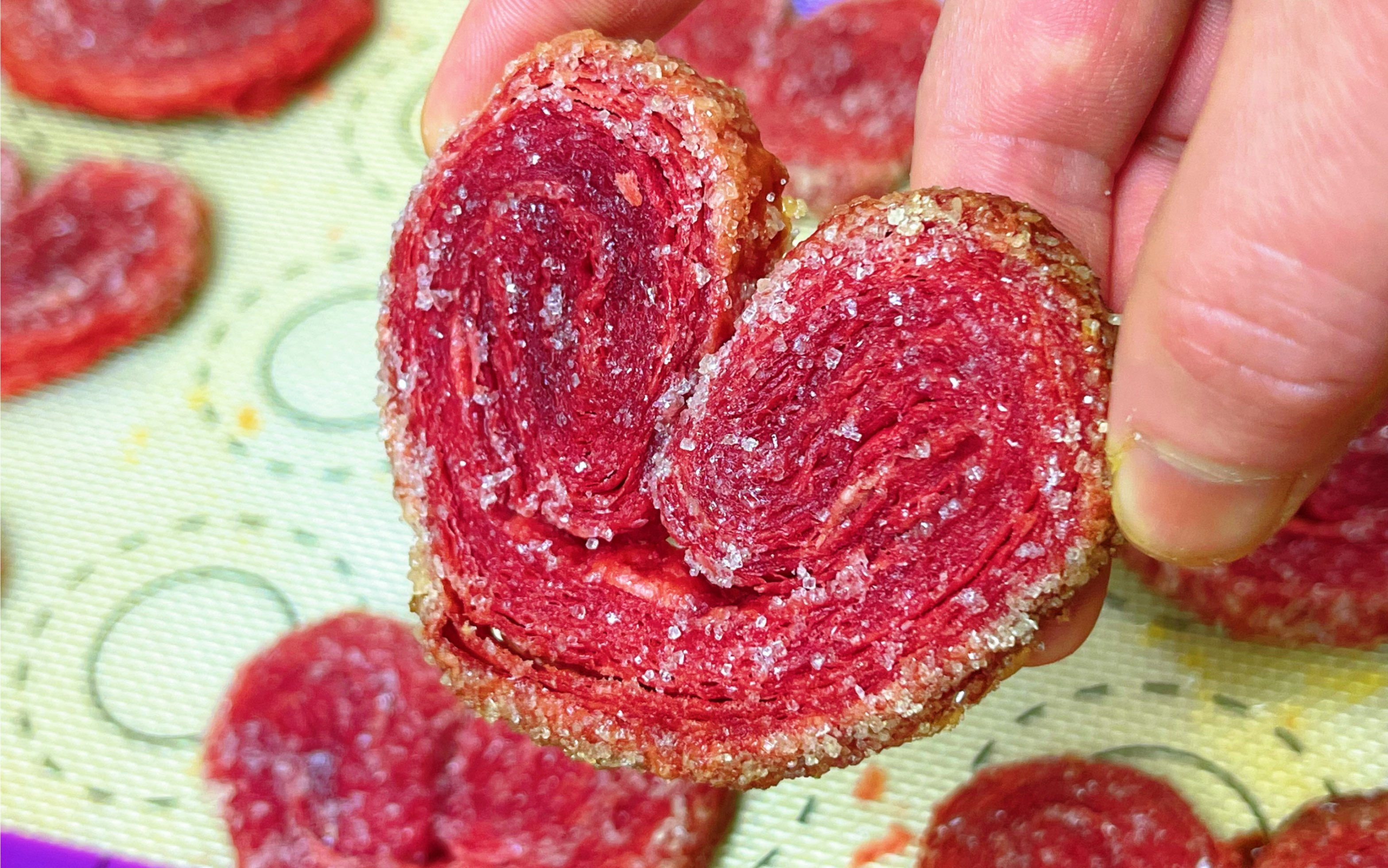 情人节的桃心酥好吃又好看,香甜酥脆满口掉渣,赶紧收藏做起来!