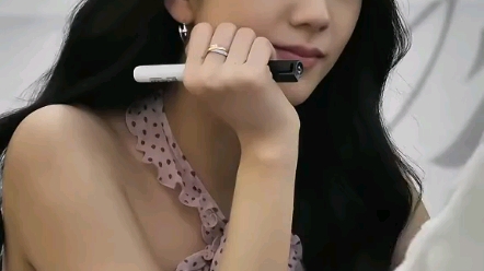 jisoo 签名现场比心绝美