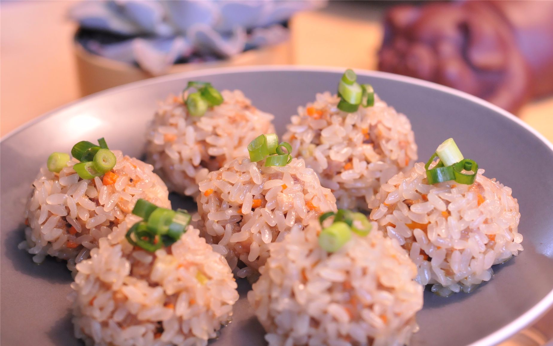 美食食谱:家常珍珠丸子又名蓑衣丸子的做法,软糯多汁,鲜香可口,好吃又