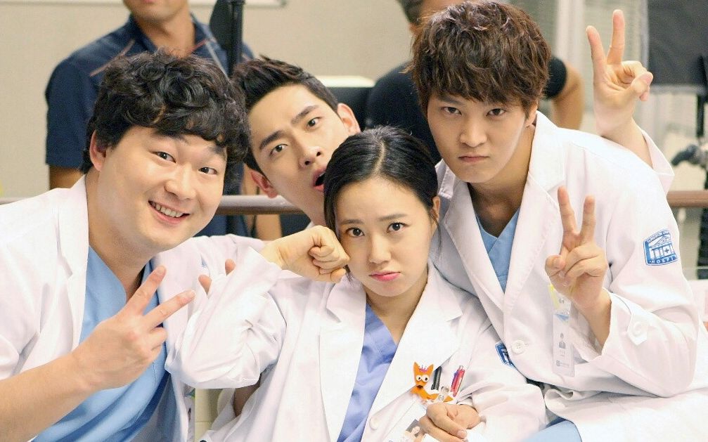 [图]【Good Doctor】拍摄花絮中字合集(周元&文彩元&朱相昱&金英光)