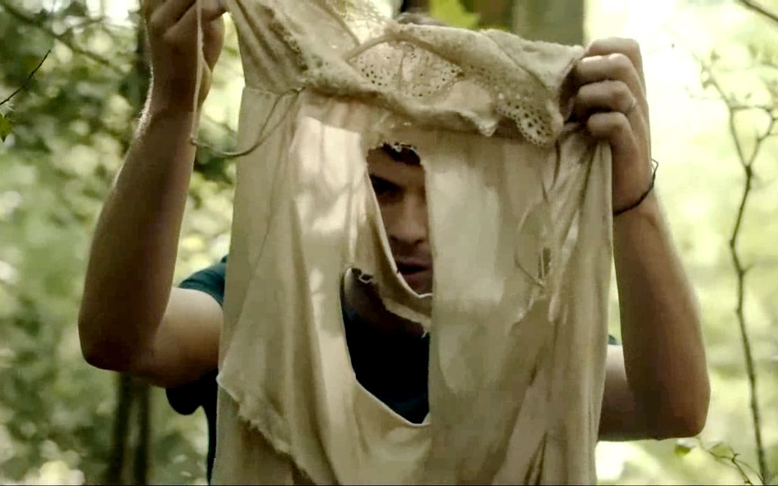 年轻夫妻到乡下游玩,妻子被神秘怪物占据身体,老公惨遭不幸