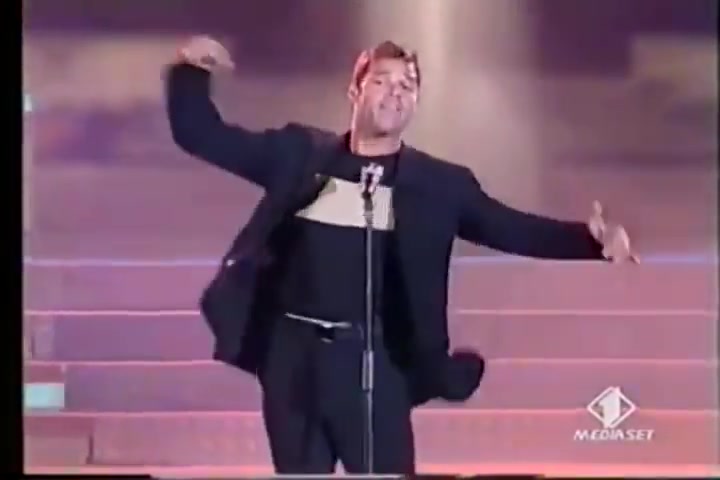 [图]【意大利超人气现场】Ricky Martin - La bomba & La copa de la vida (Live Festivalbar) 1998