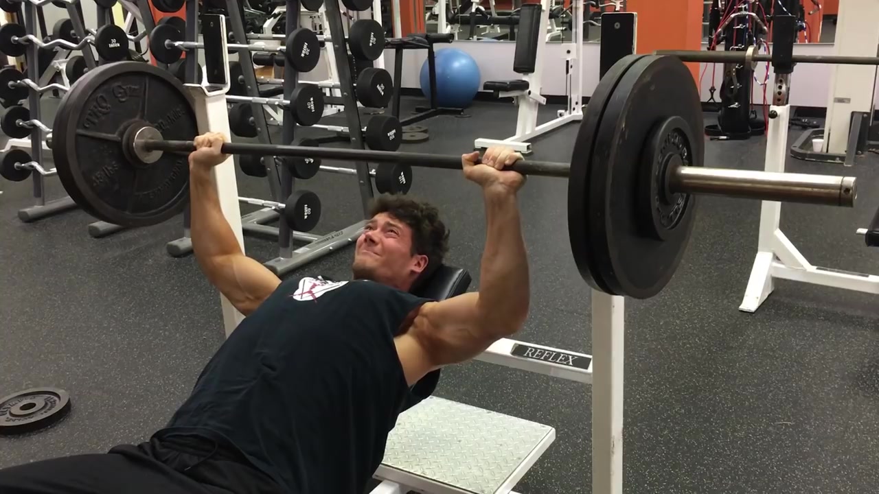 油管转载康纳墨菲的胸肩练成计划