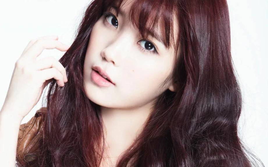 早期iu红发惊艳性感美图,红发u超赞的,iu大发_哔哩哔哩_bilibili