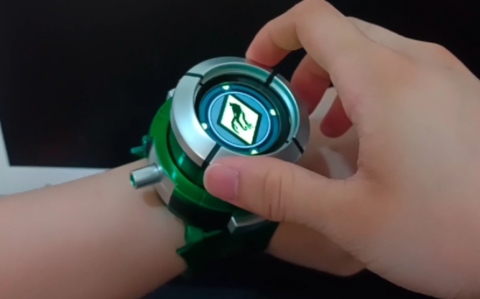 [图]ben10 二代omnitrix改造半成品展示！离成功只有一步之遥！！！