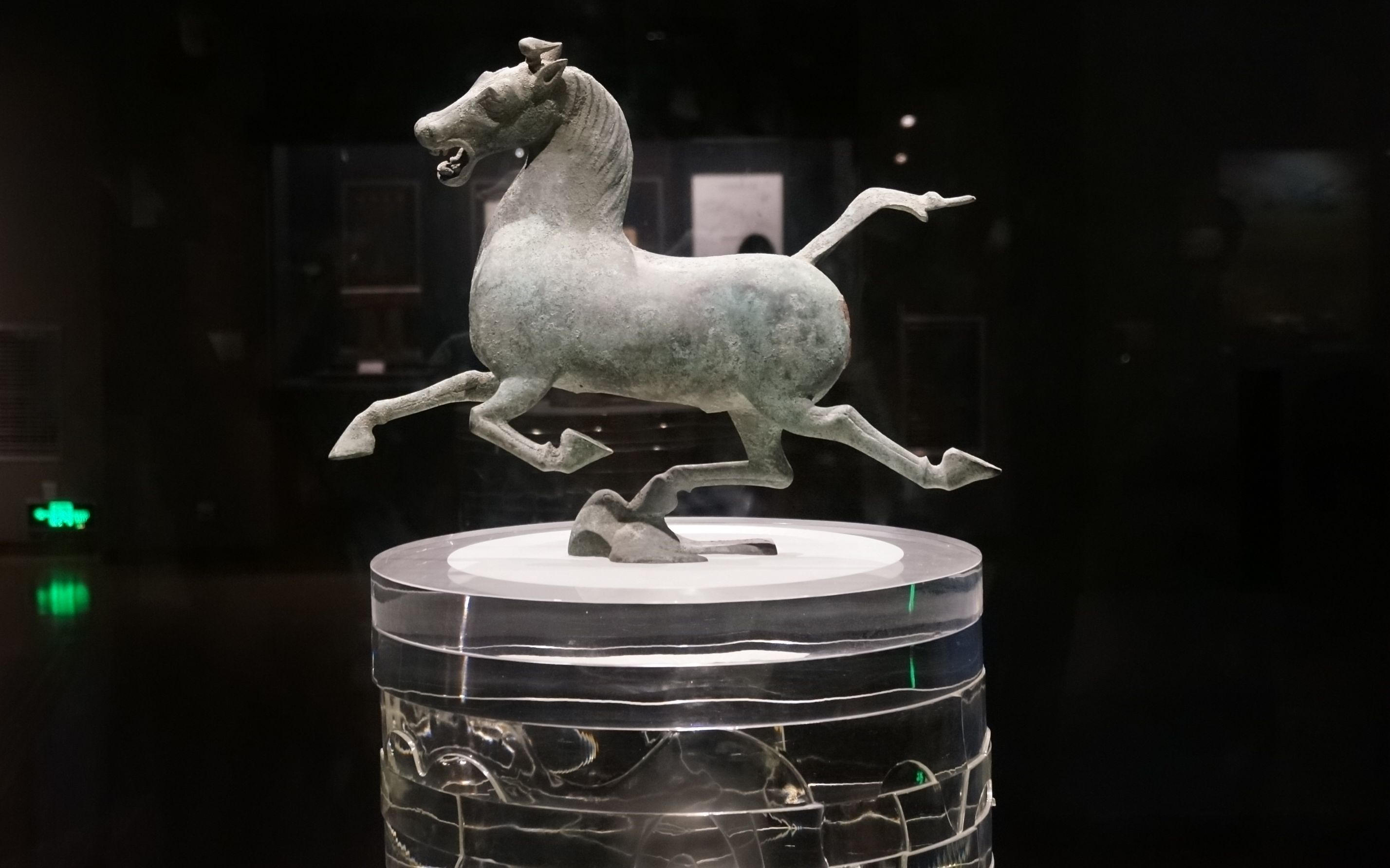 兰州甘肃省博物馆镇馆之宝,马踏飞燕,中国旅游的标志