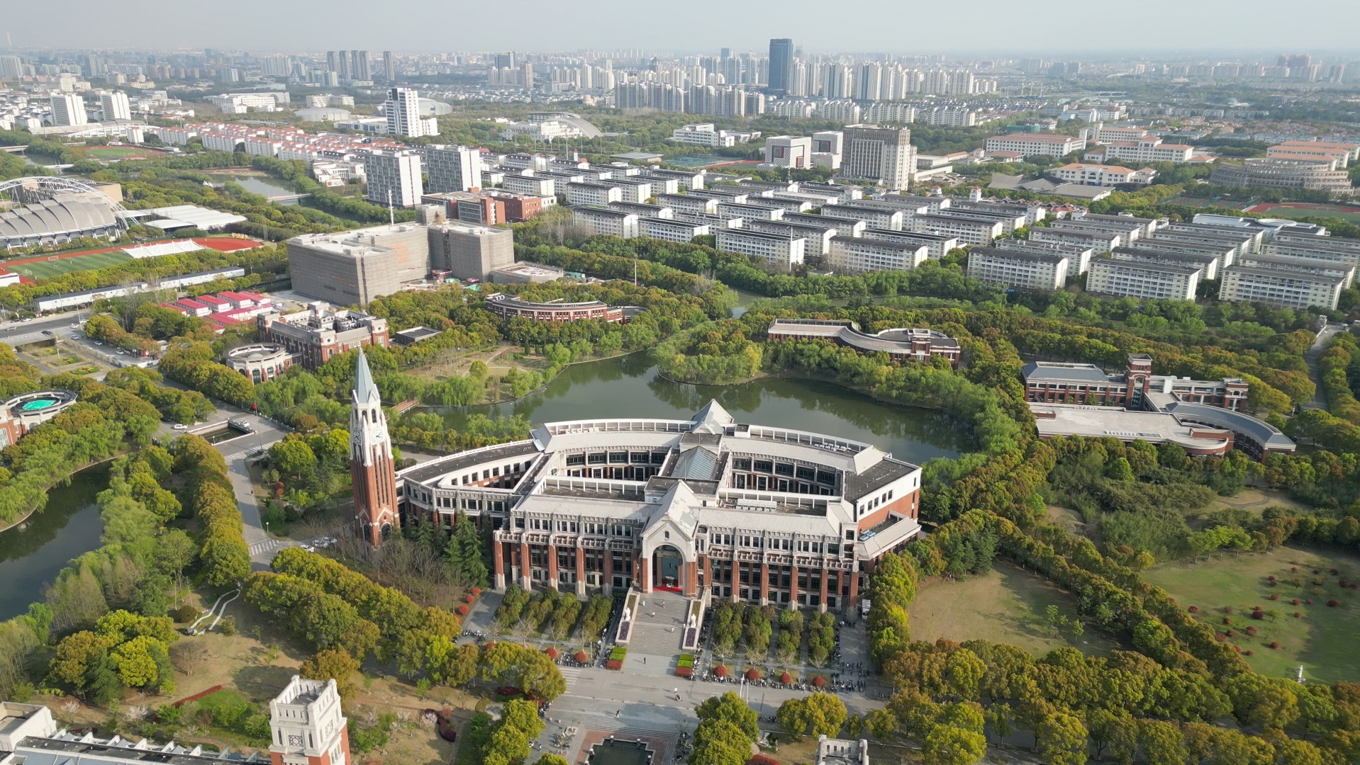 【飞跃地平线】华东政法大学61在这里遇见春天