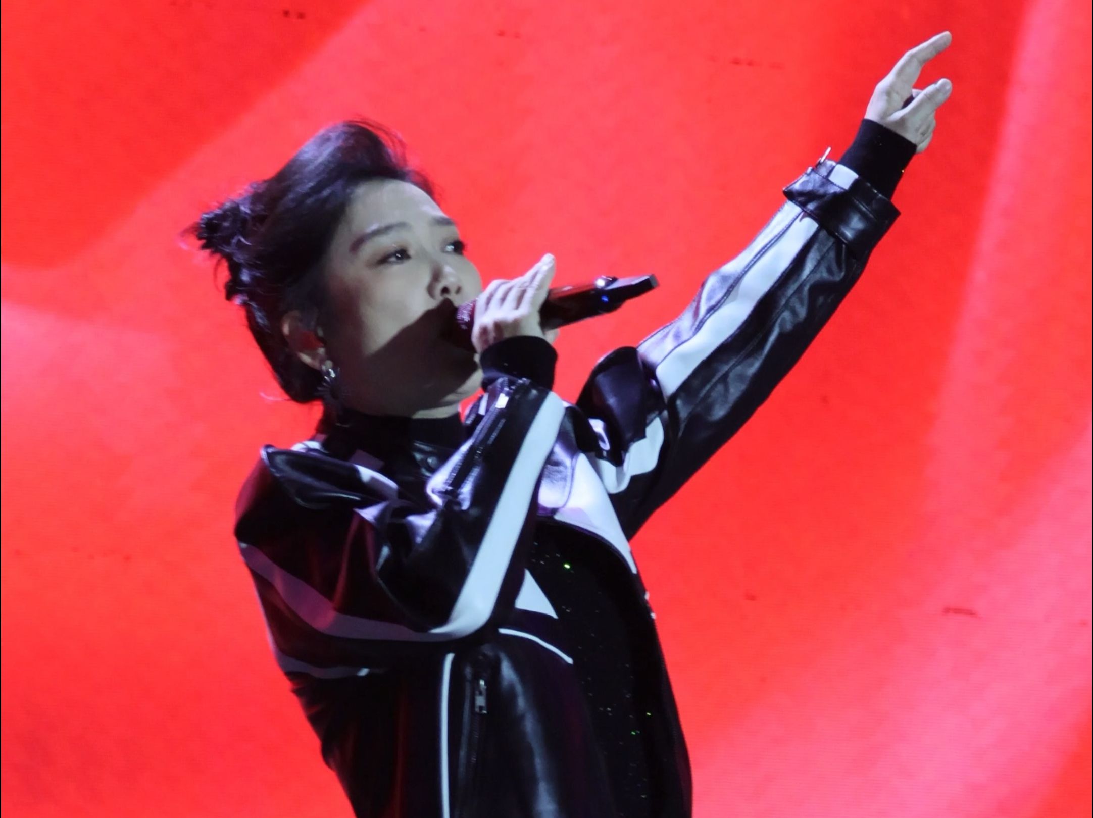 【凤凰传奇丨玲花】花田飞行音乐节玲花直拍全程,花姐说明年一定有