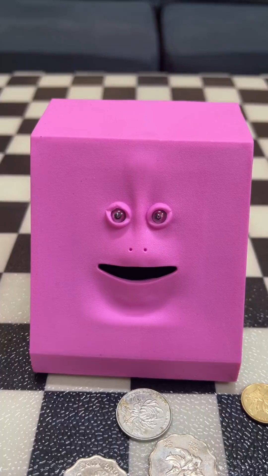 男朋友送给我一个奇奇奇怪怪的玩意,不光吃硬币还