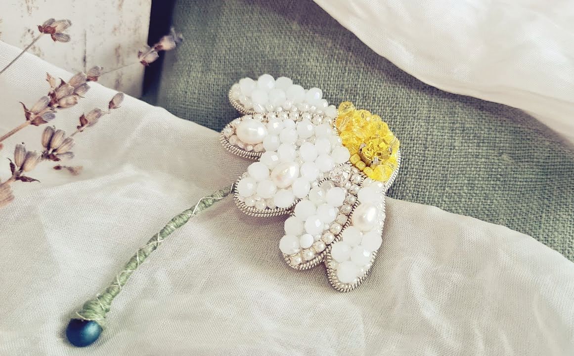 法式珠绣刺绣教程-雏菊珠绣胸针&珠绣贴&包针(材料尺寸见简介)