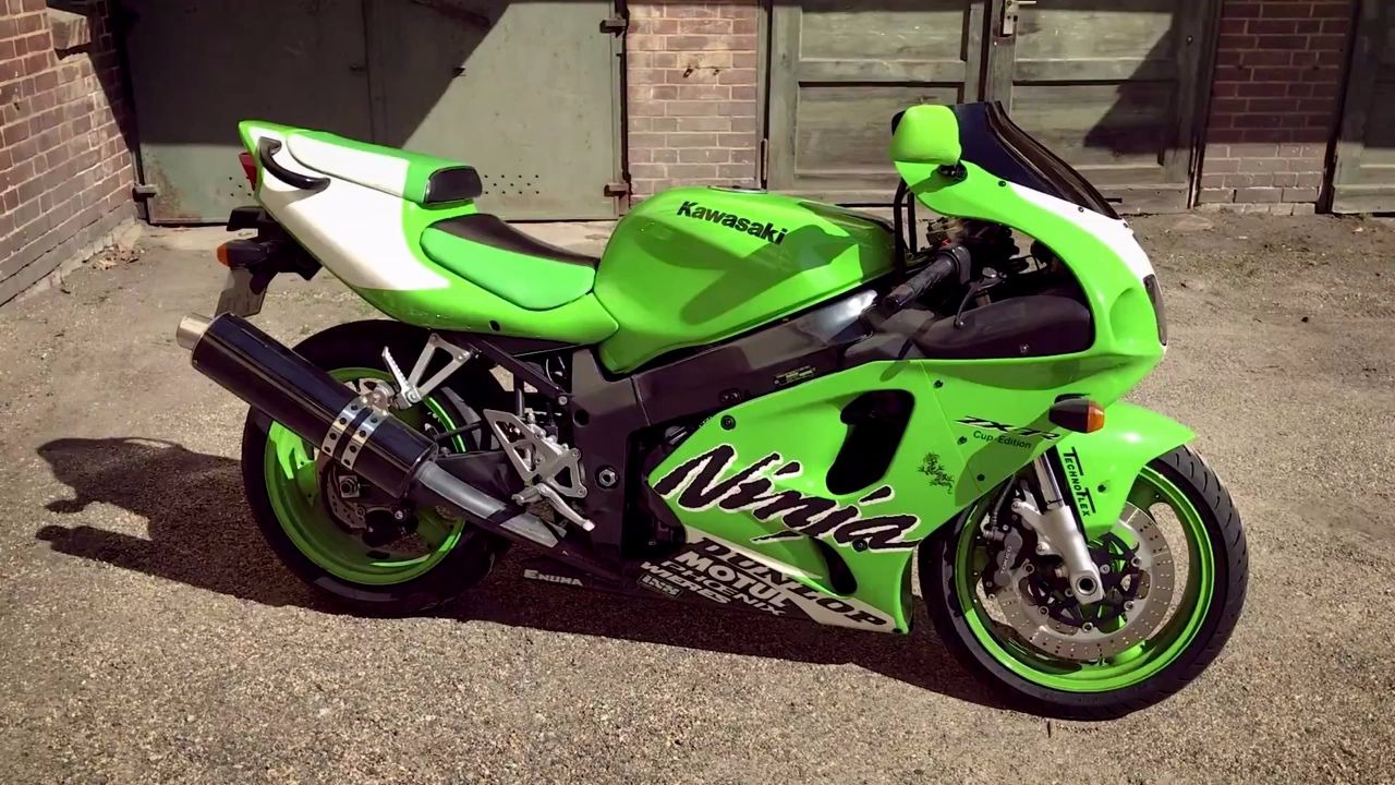 国外老友放在老家仓库3年多的川崎zx-7r打了好几次都不着以为坏了
