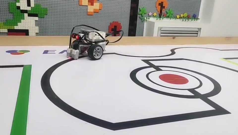 活动作品ev3双传感巡线小车