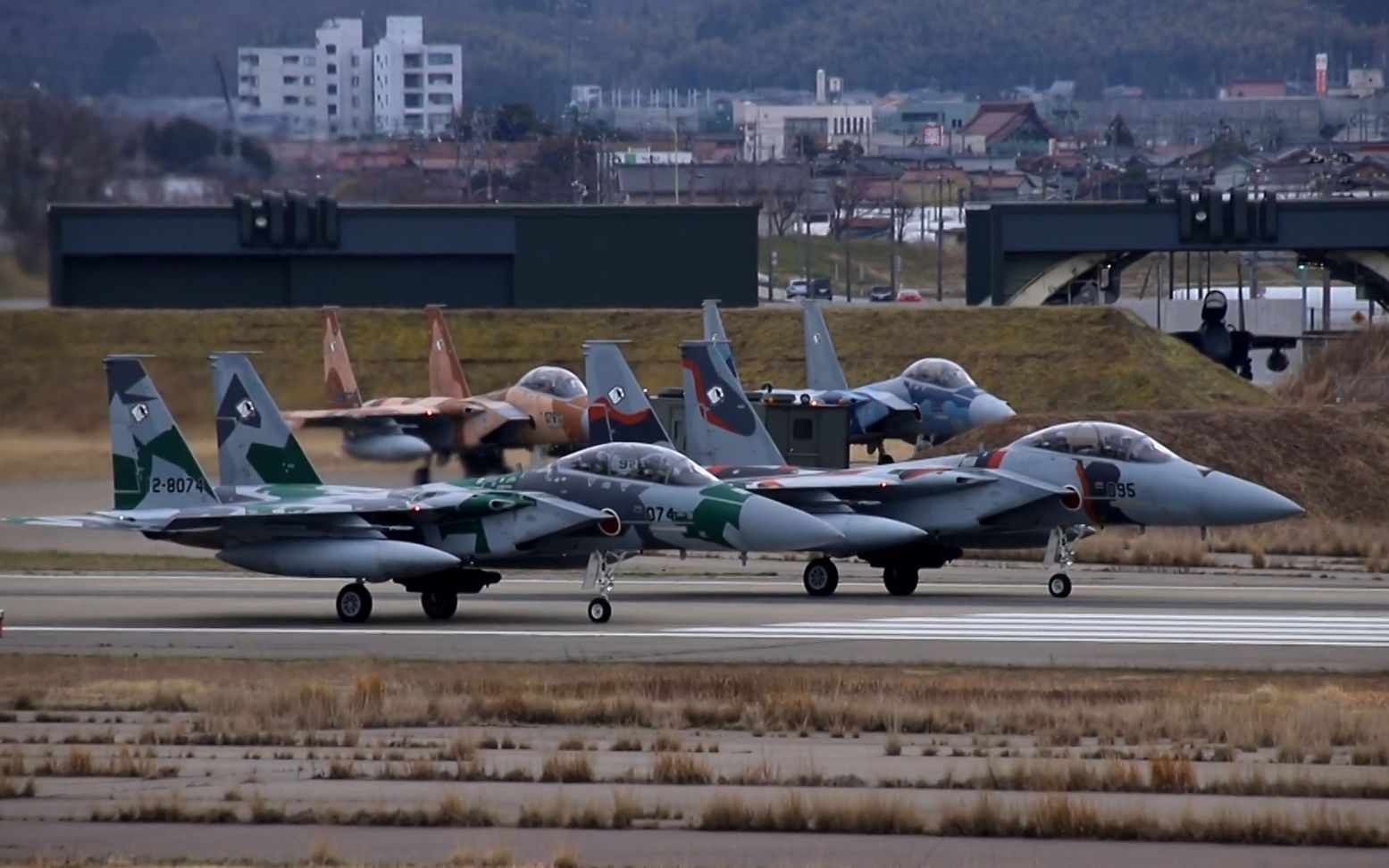 日本航空摄影爱好者拍到的五彩涂装版f15,外星战队的节奏