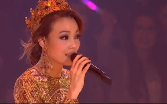 [图]吊打CD的容祖儿现场《续集》live（On Call 36小时2主题曲）