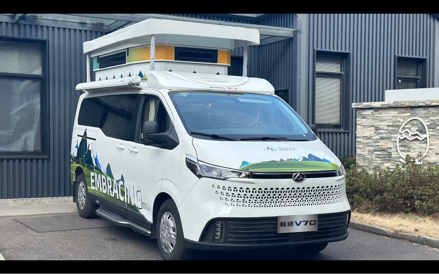 国内最小硬升顶房车发布,车长4米9上班也能开,衣食住行样样精通#齐星