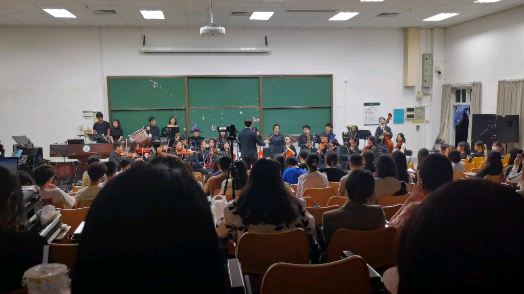 [图]【中山大学交响乐团Auld Lang Syne音乐会】5.15 为毕业季所举行的音乐会 视频里为圣诞节快乐劳伦斯先生的曲目