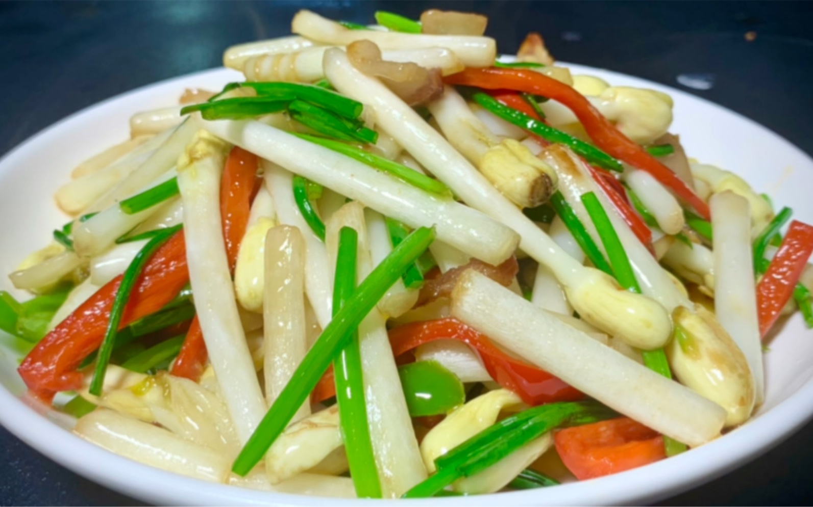 大鱼大肉吃腻了试试这道小蔬菜,"小炒花生芽"清甜爽口开胃下饭又解腻