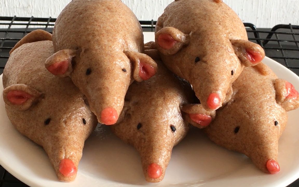 年夜饭菜谱第1期,教你做老鼠馒头,造型很逼真,祝大家鼠年吉祥