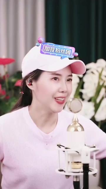 云朵的《潺潺流水》能使喧闹的城市瞬间宁静下来,心也随之宁静 @歌手