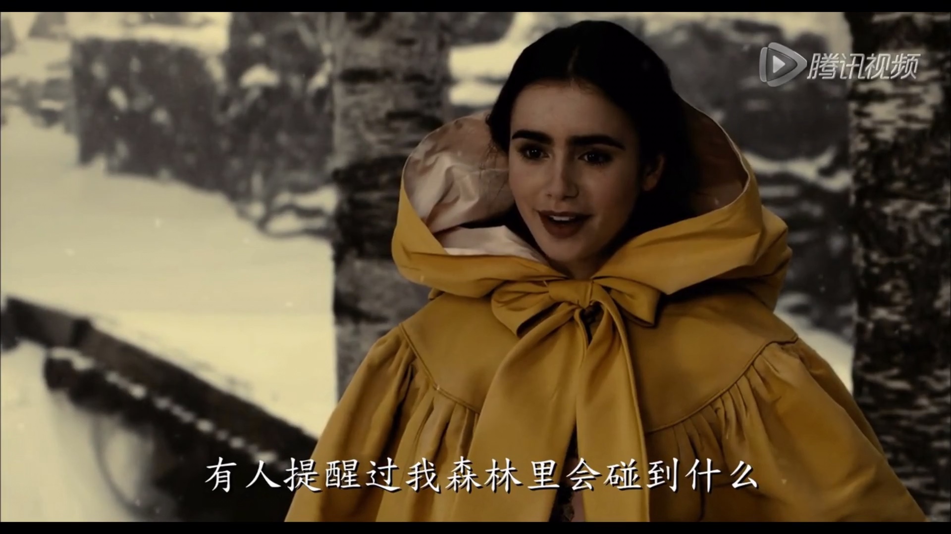 [图]《白雪公主之魔镜魔镜》中超可爱的小黄帽与王子初遇片段