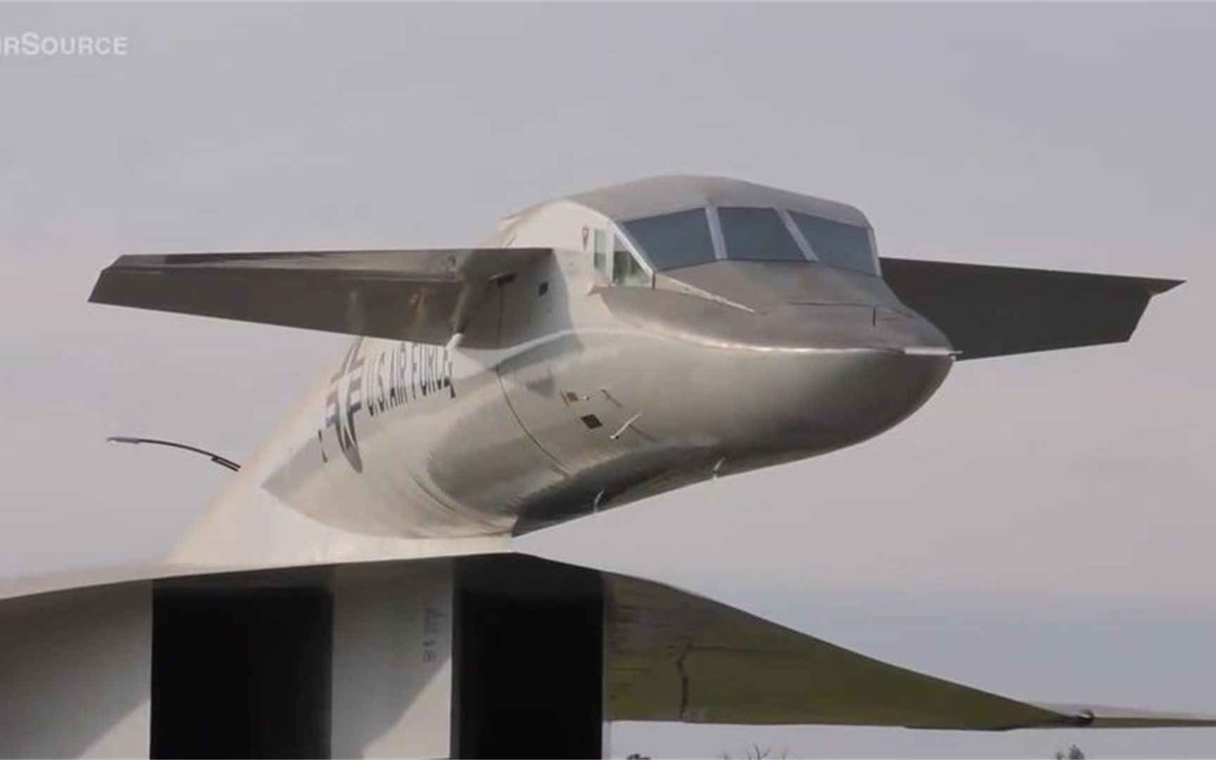 实拍北美航空xb-70"女武神"轰炸机