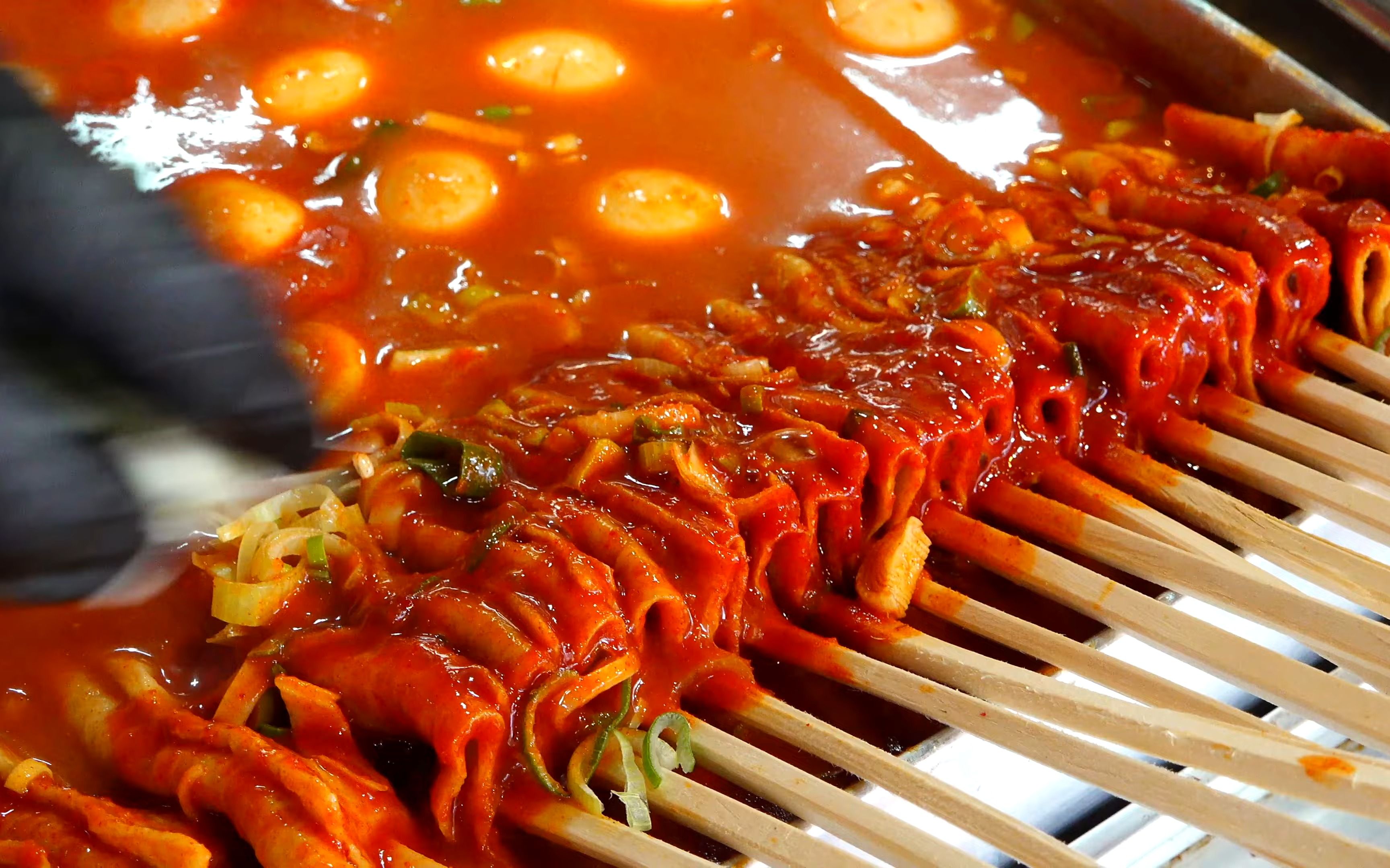 【韩国街边美食】疯狂的铁板烧 炒年糕 看得见的美味 韩国街头食品