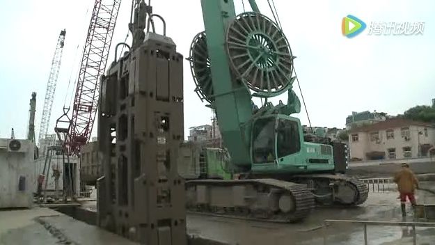 液压抓斗成槽机施工实况:金泰sg70液压连续墙抓斗在上海地铁14号线
