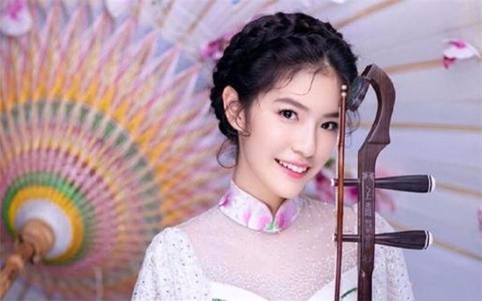 国风少女陈依妙,传承百年二胡情,《狂野飞骏图》奏出民乐巅峰!