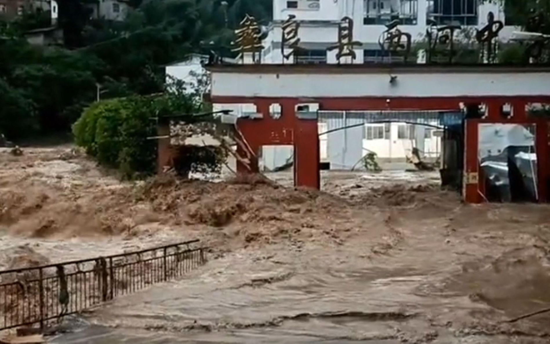 惋惜!昭通彝良持续暴雨引发山洪,3人不幸遇难、1人失联哔哩哔哩bilibili