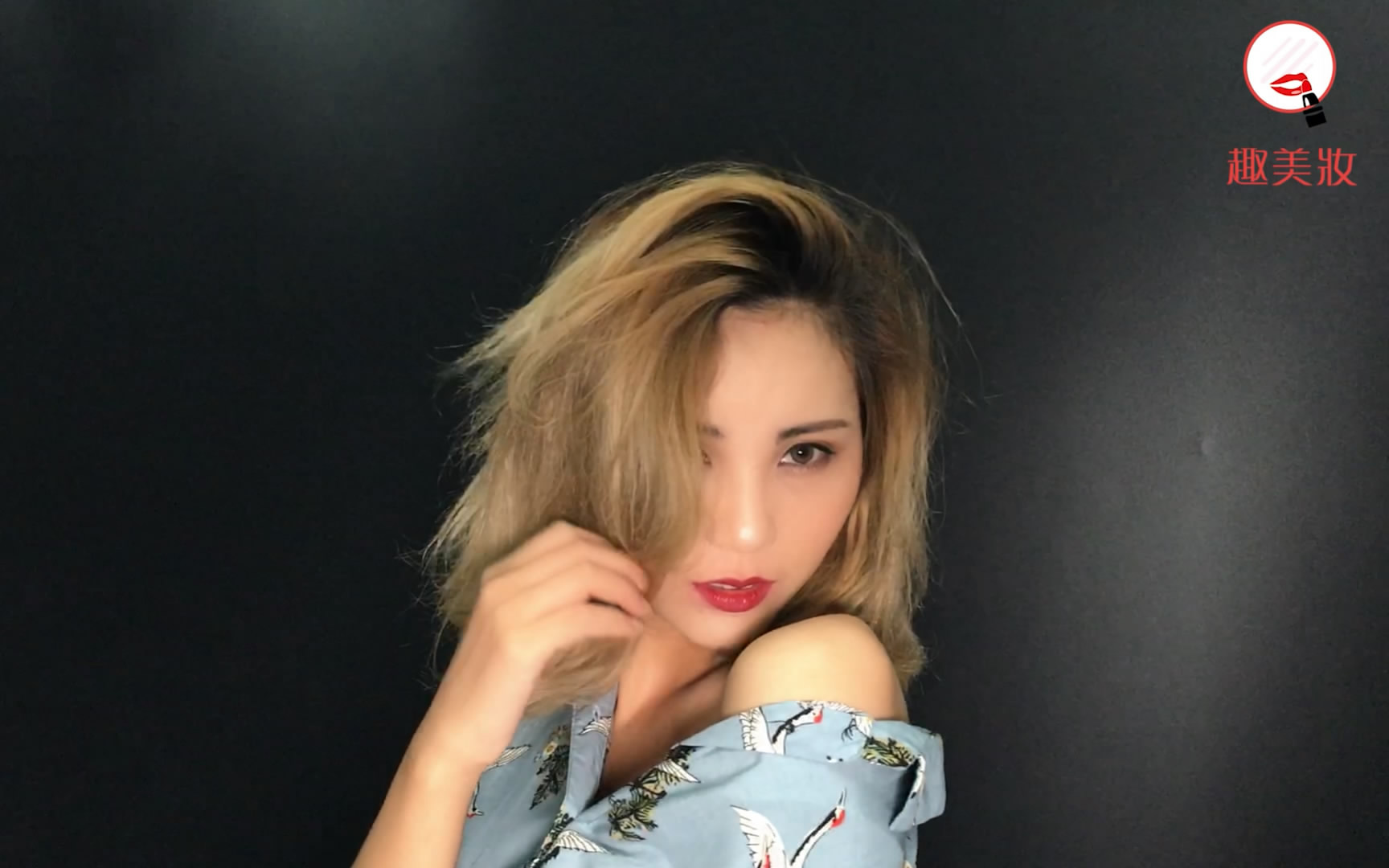 【趣美妆qmz】超帅气的复古红唇妆容教程