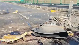 长征二号F的助推器落到了高速公路上【转】