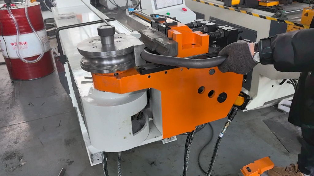 63半自动弯管机试机发货