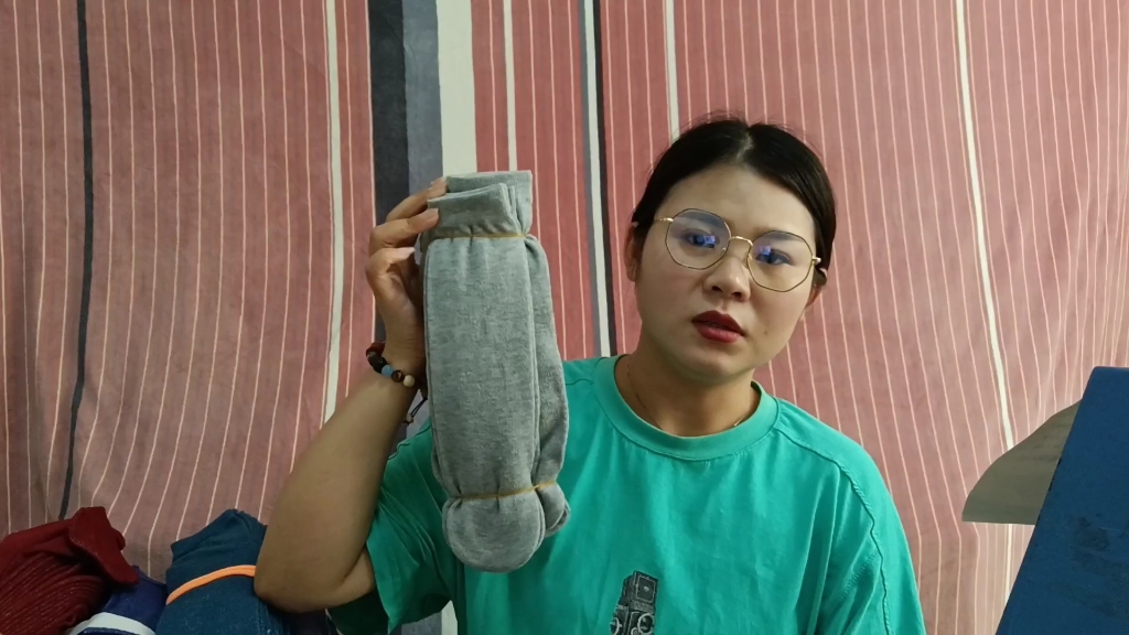 袜子代加工每一双能挣多少工费?