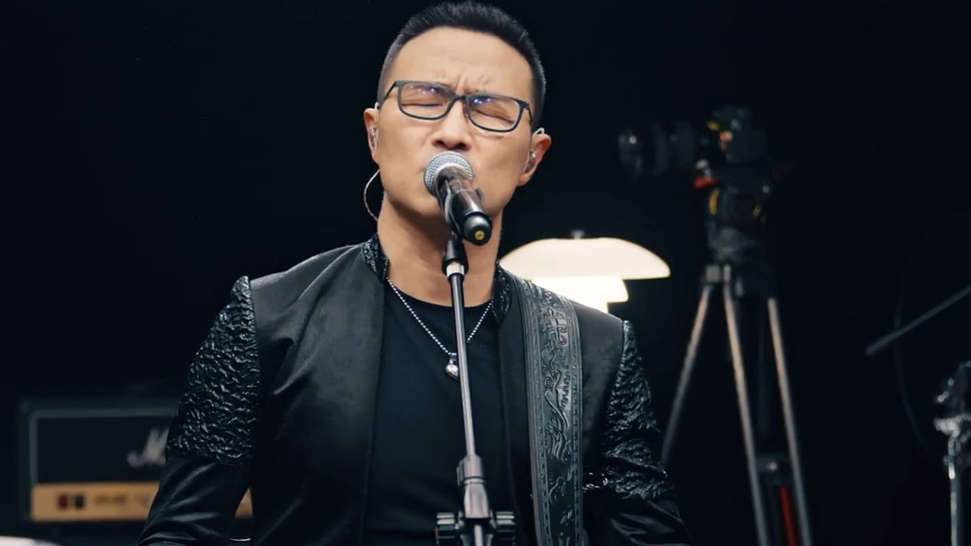 汪峰新歌上线歌词引发争议,疑正式告别章子怡:我不再等你找你