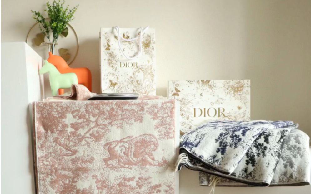 说一下高仿cd迪奥动物园长巾 超爆ip 所有人都爱的系列 终于出长披肩