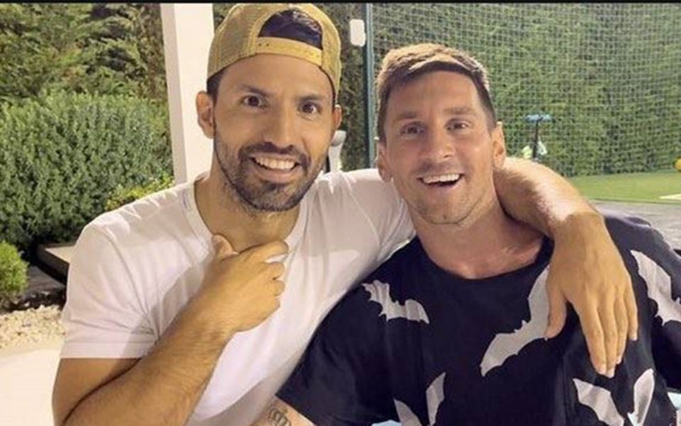 【梅西×阿圭罗】年度最惨cp,一首《错位时空》送给玫瑰.